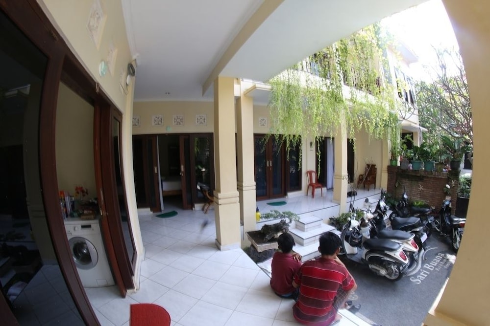 Sari Buana Bed Breakfast 43/62