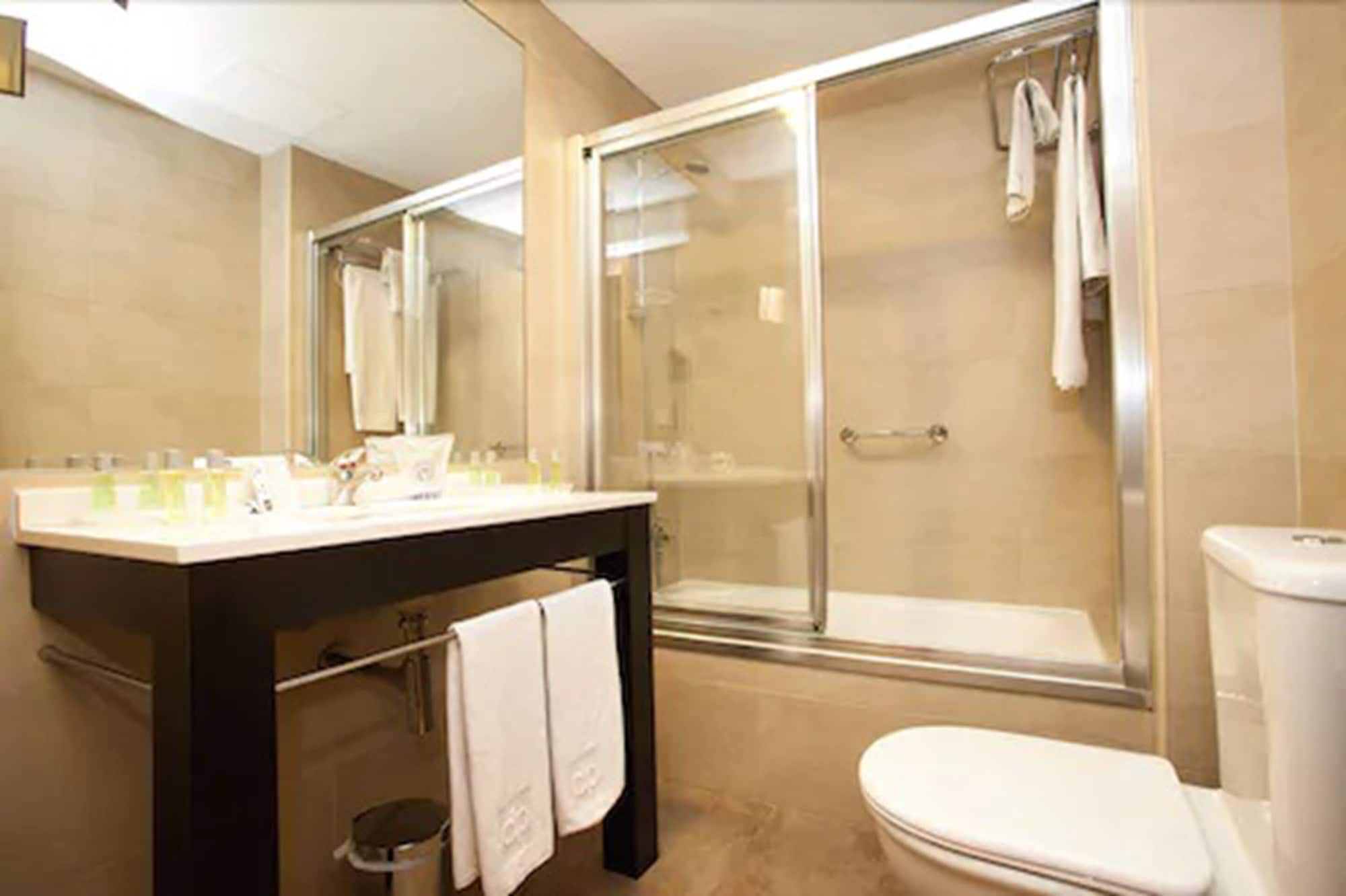 غرفة قياسية بسرير مزدوج بشرفة، Don Pepe Hotel - Adults Only 2/2
