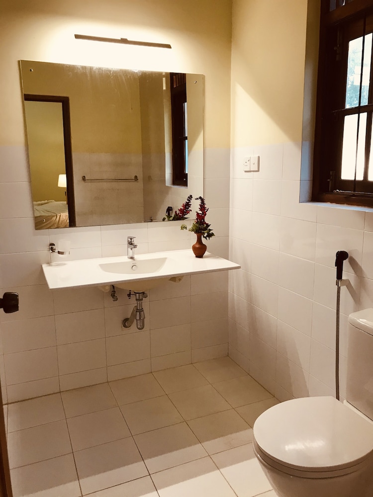 The Lake View Bungalow Yala 48/50