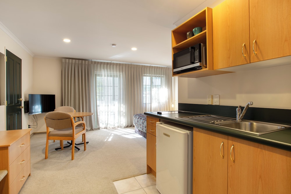 Greenlane Manor Motel 48/57