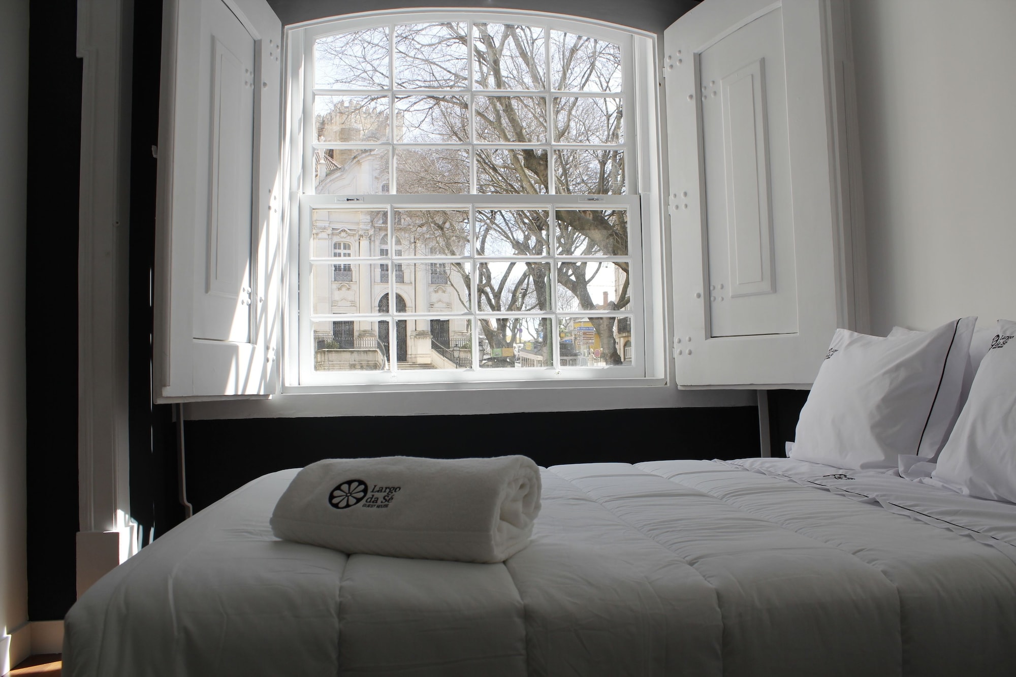 STANDARD, DOUBLE BED, SHARED BATHROOM