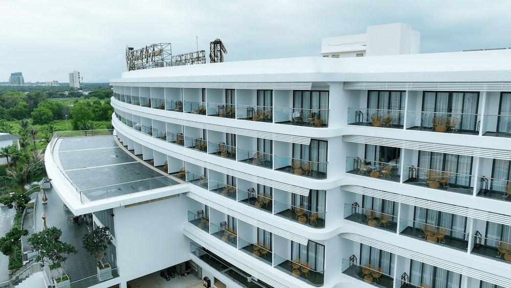 Emerald Ho Tram Resort 1/47