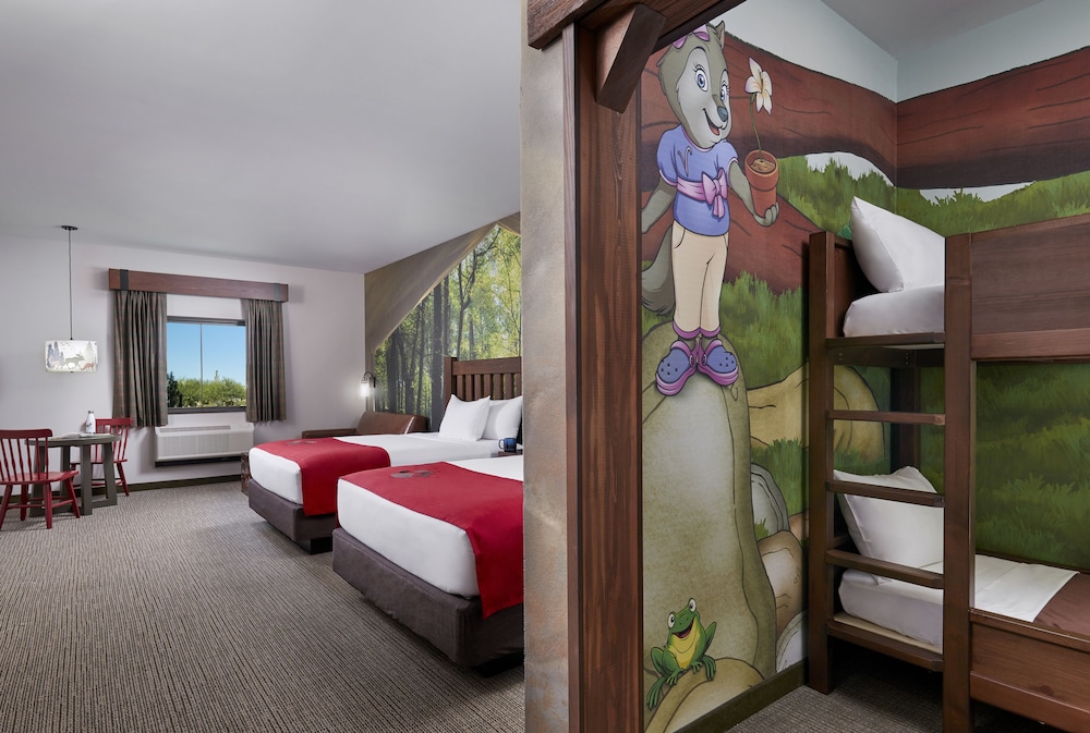 WOLF DEN, SUITE, DEN