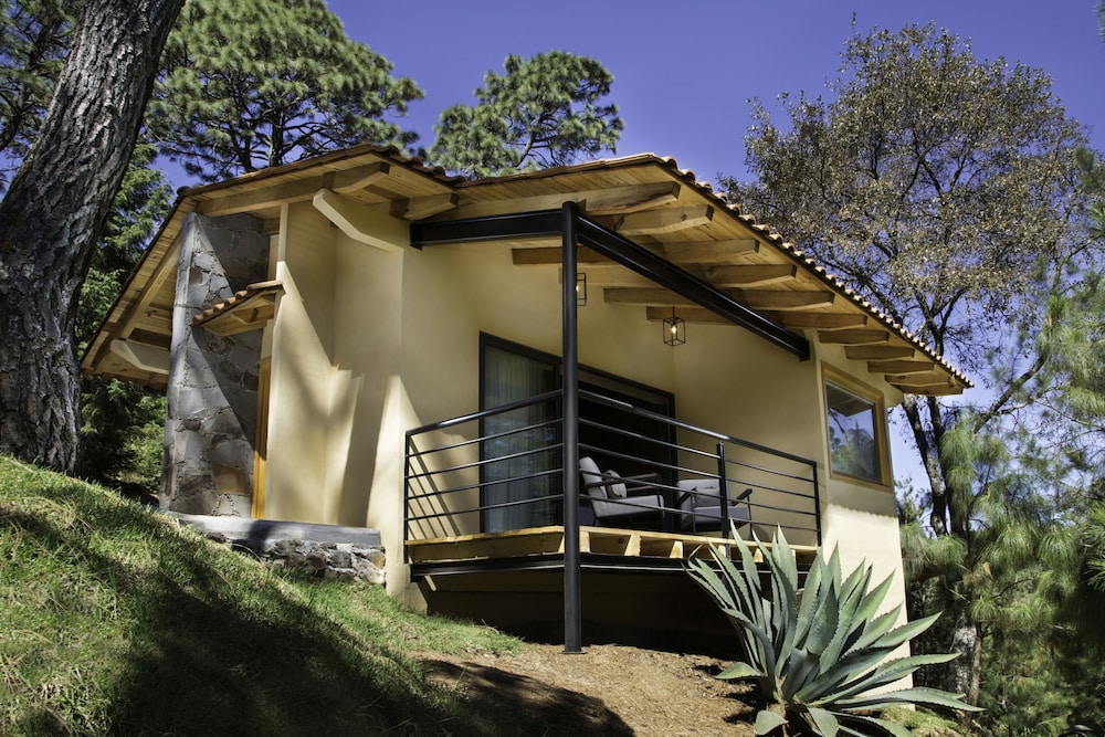 Bosque Escondido Hotel de Montana 1/32