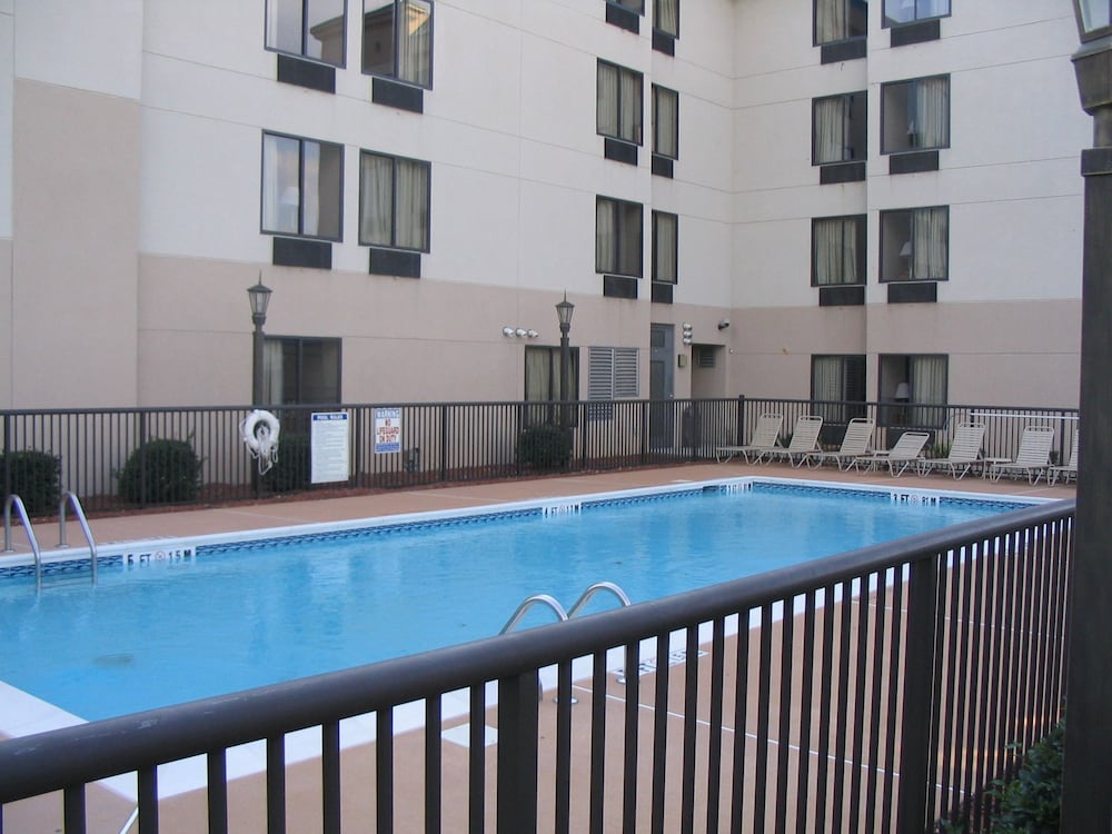 Holiday Inn Express Durham 1/44