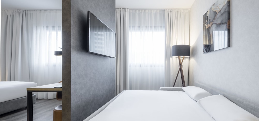 ROOM, TRIPLE