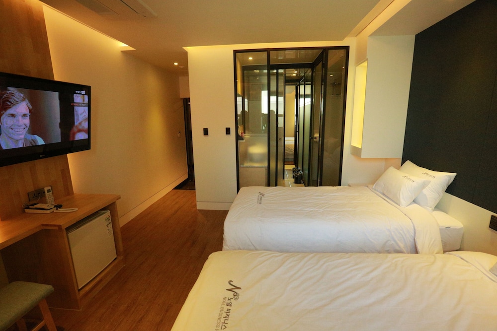 DELUXE, TWIN BEDS