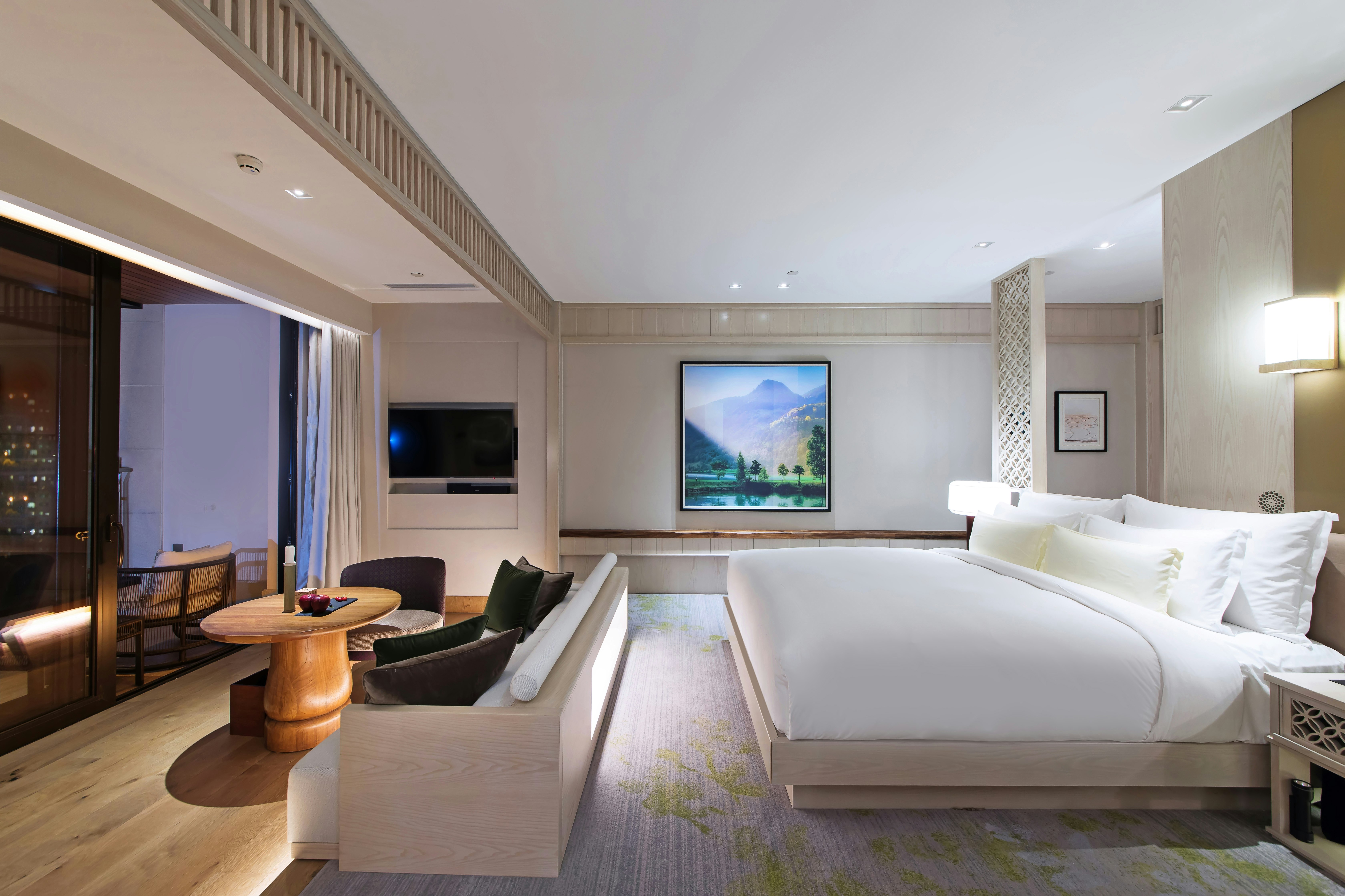 Ambassador, Suite
