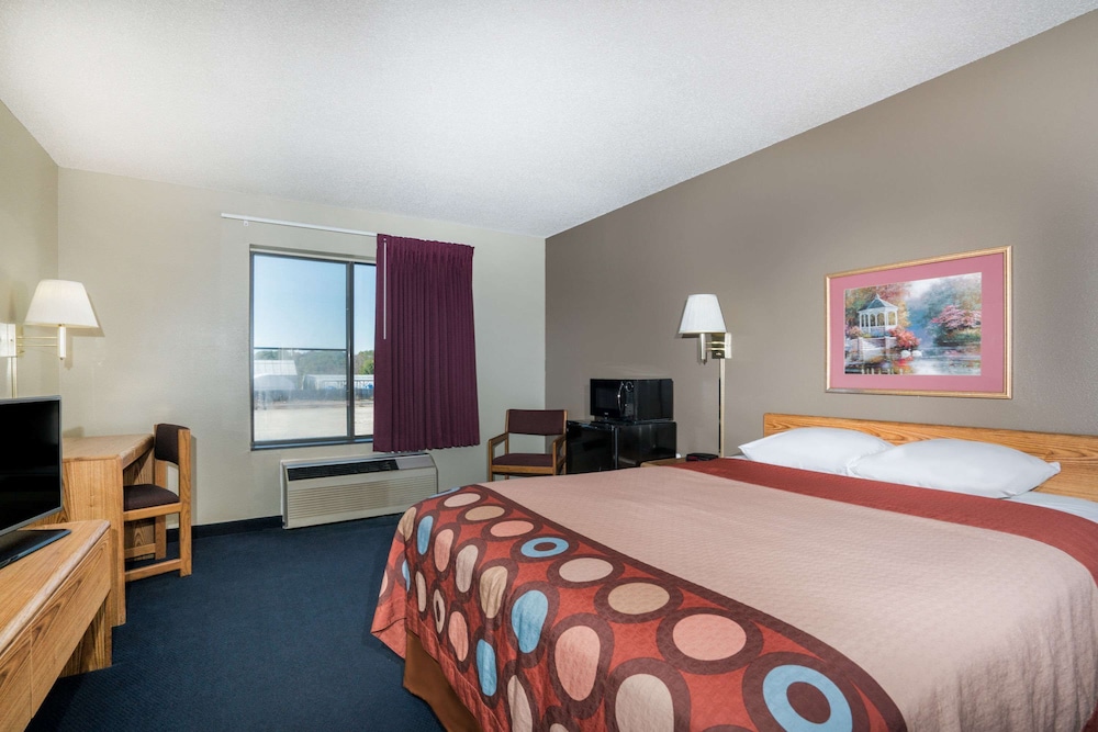 Super 8 by Wyndham Portage 9/24