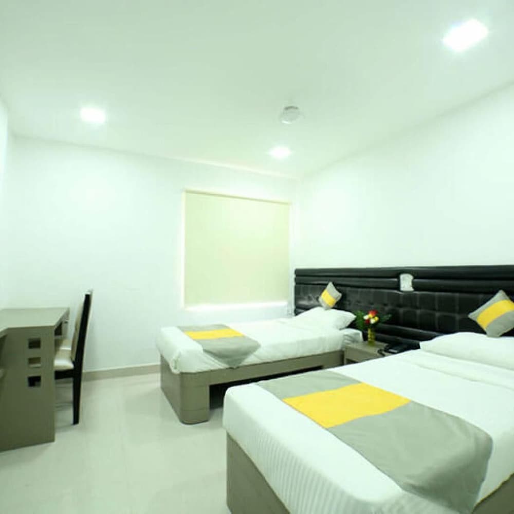 Multiple Bedrooms, 5 King Beds, Bunk Bed, Garden View، Falcons Nest La Riviera 8/10