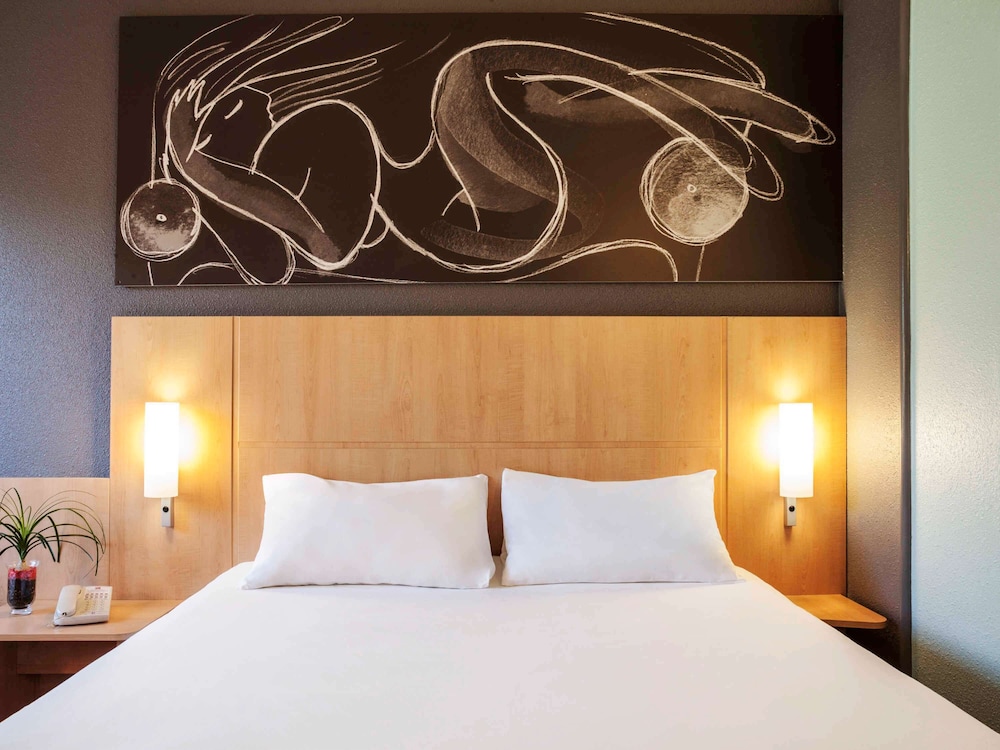 IBIS BARCELONA CORNELLA 16/36