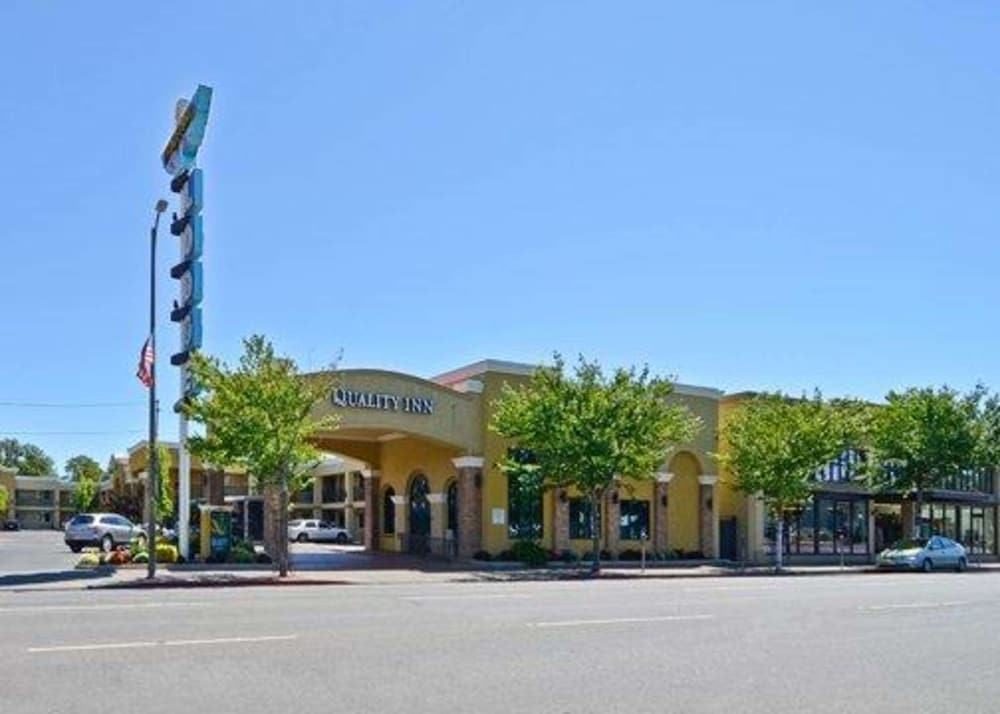 Quality Inn Near Chico State 1/32