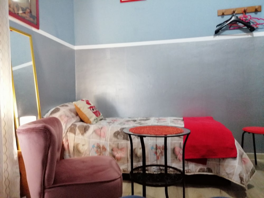 Roman Holidays Hostel 24/50