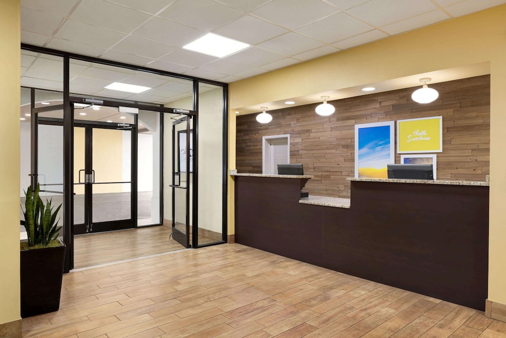Hotel Bo, a Days Inn by Wyndham Chattanooga Downtown 12/48