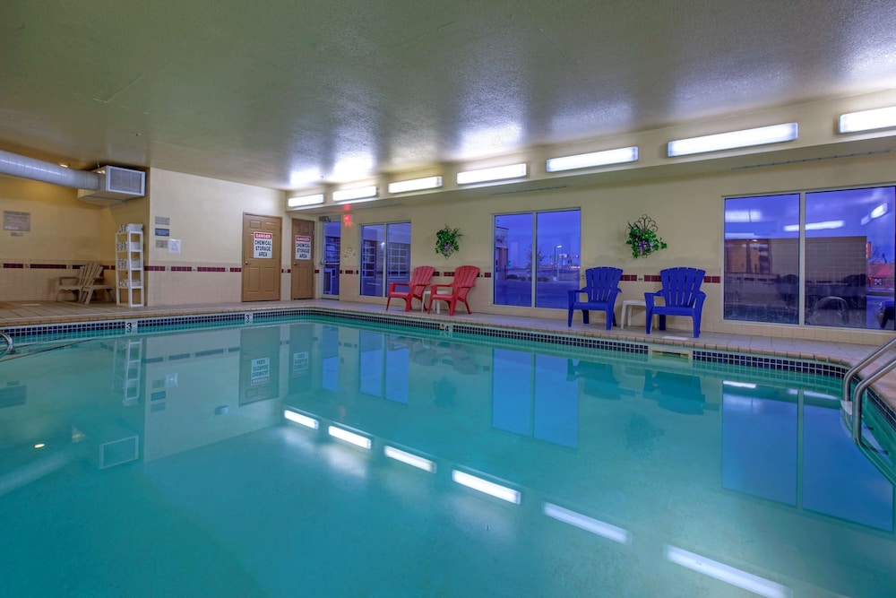 Country Inn Suites By Radisson Forest Lake Mn 5/37