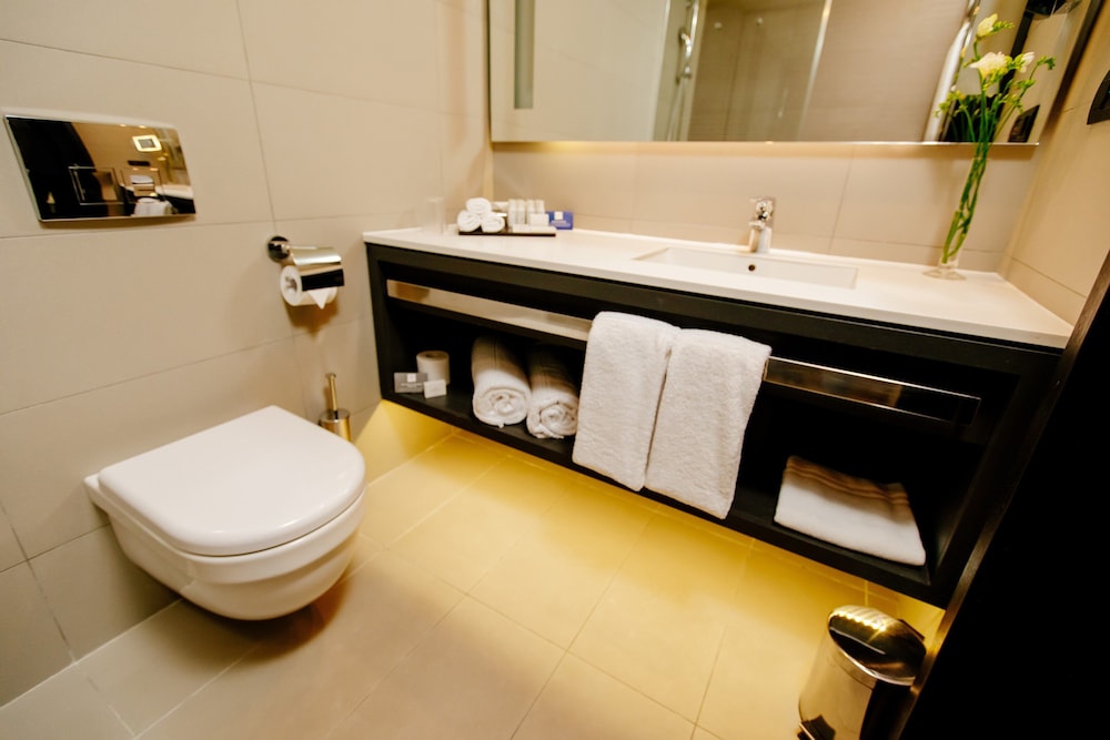 Crowne Plaza Belgrade 20/85