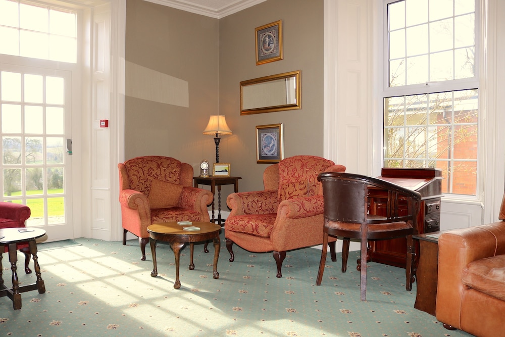 Pilgrim Hotel 25/50