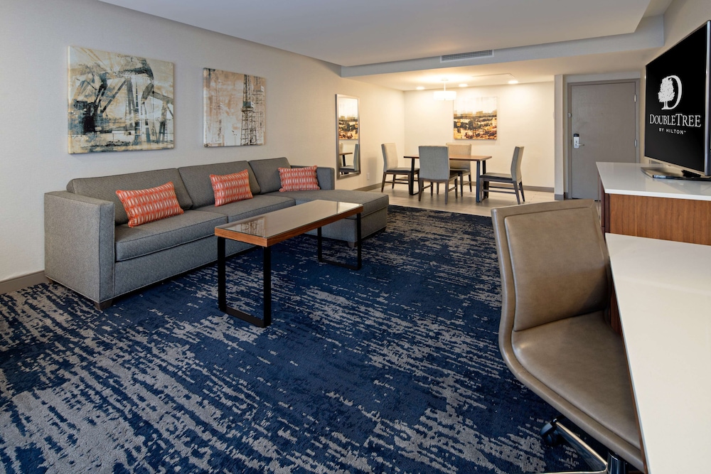 Doubletree Hotel Bakersfield 32/58