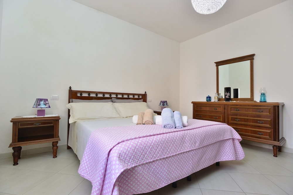 شقة بسريرين منفصلين بغرفة نوم واحدة مع أريكة، Izzhome Pula Regina Margherita Apartment 5/9