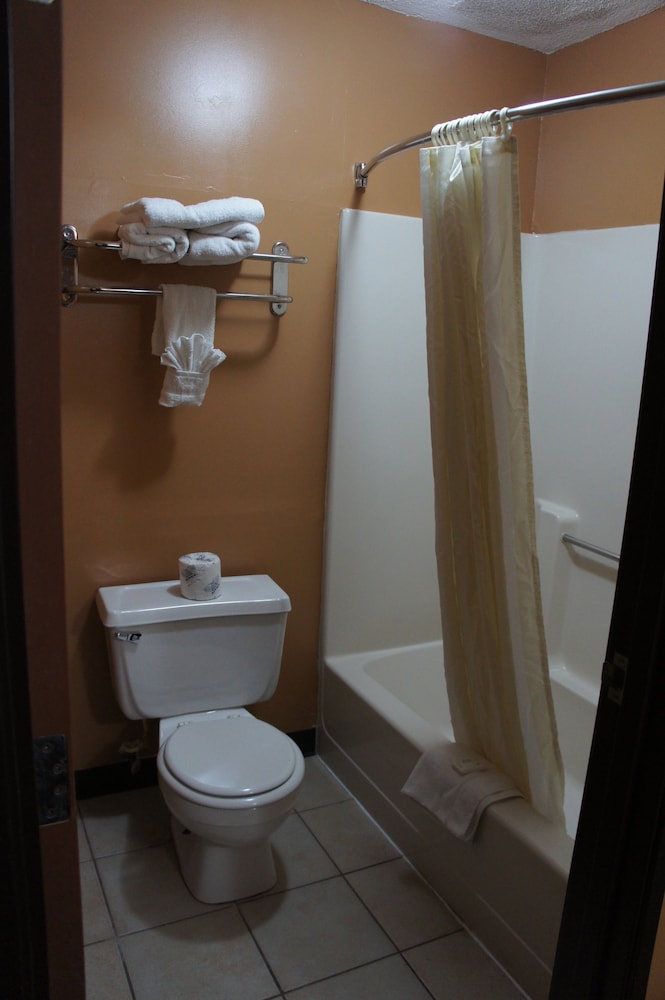 Coratel Inn and Suites Maple Grove 48/50