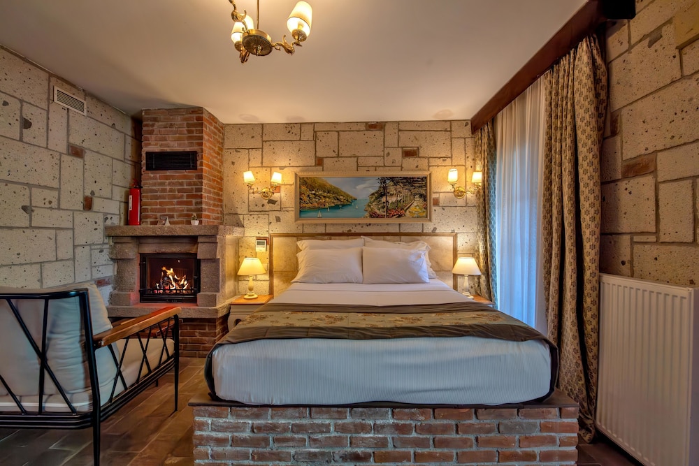 Queen Bed, Sauna, Hot Tub