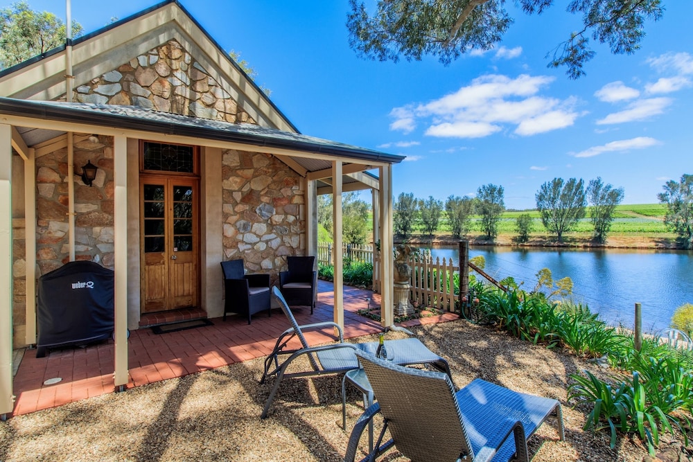 Stonewell Cottages & Vineyards 16/50