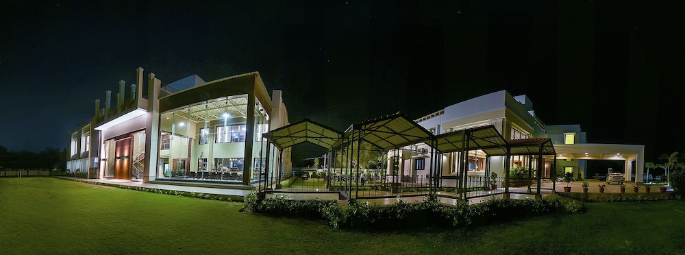 Lariya Resort 8/53