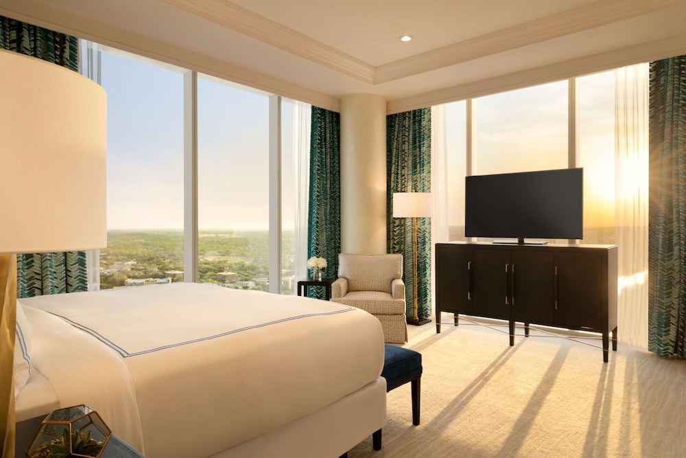 Fairmont Austin 24/72