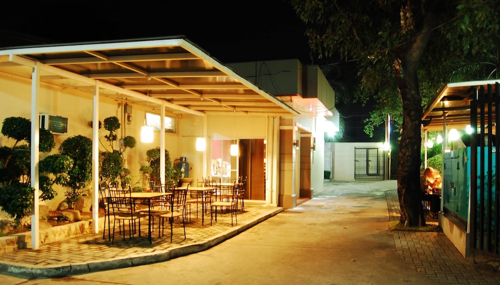 Rumi Apartelle Hotel 1/24