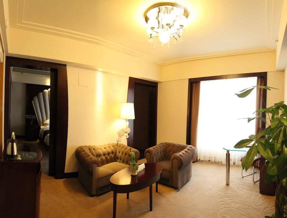 Ramada by Wyndham Chengdu North 13/24