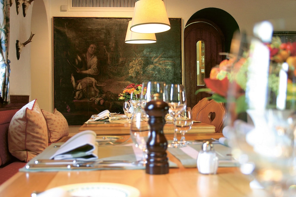 WALD AND SCHLOSSHOTEL FRIEDRICHSRUHE 54/67