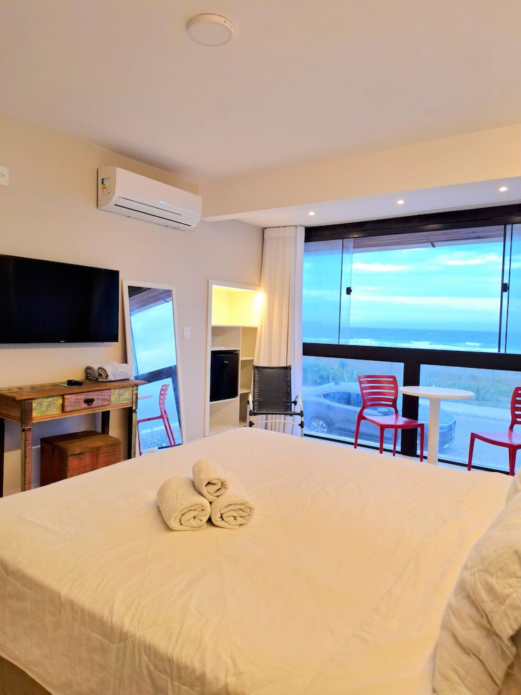 DELUXE, BEACH VIEW