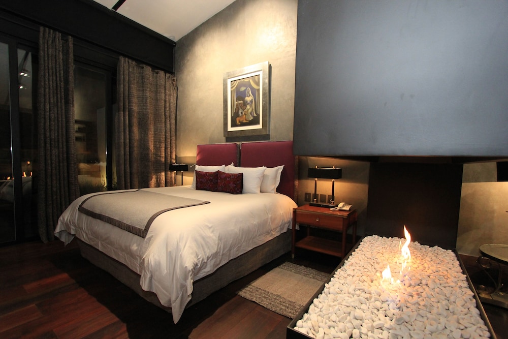 Uvence Arte + Hotel 11/50