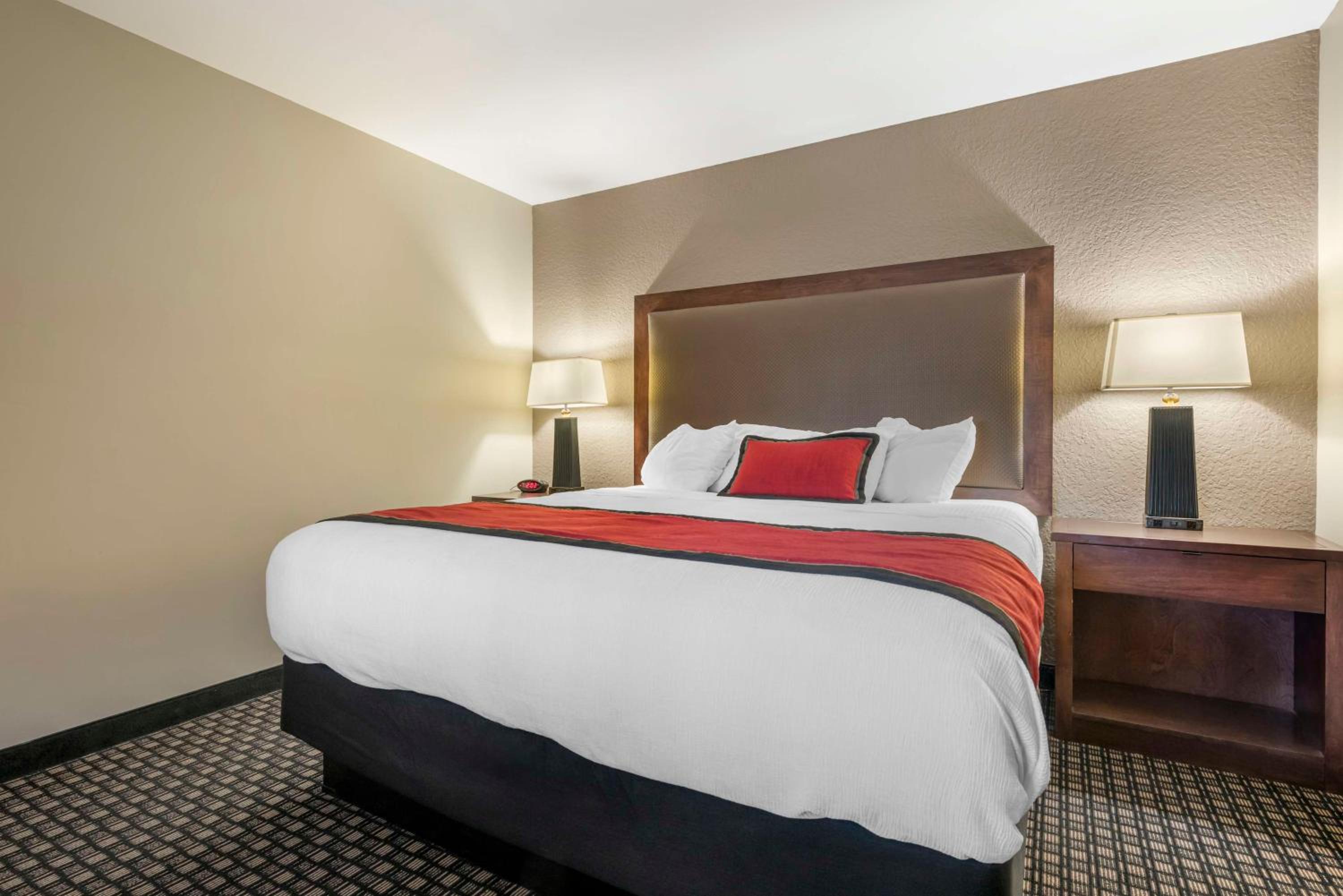 Room, King Bed, Outdoor Pool Side, Sofa