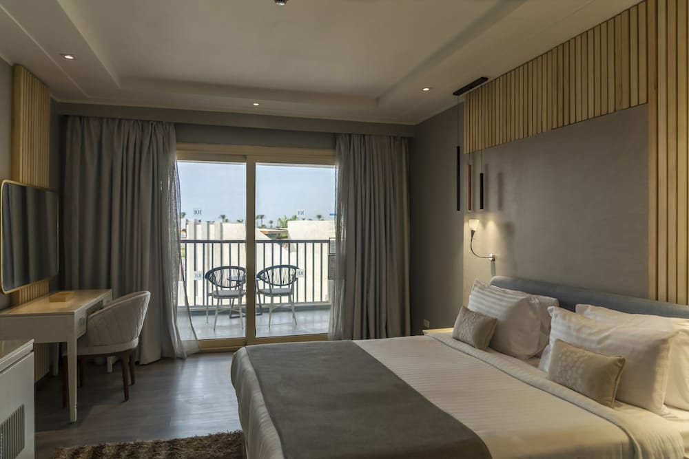Executive Jacuzzi Suite Posh Club