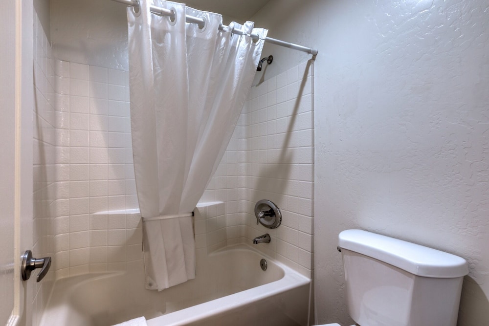 The Hotel Serene Glendale Peoria, Surestay Collection by BW 13/27