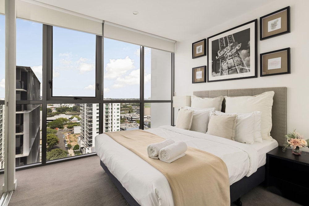 The Milton Brisbane 18/50