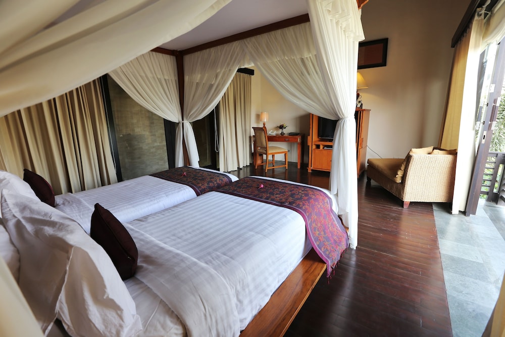 THE SANYAS SUITE 23/72
