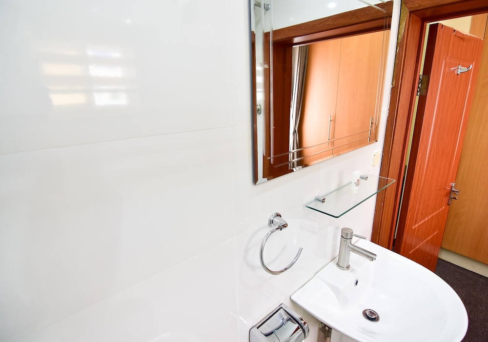 Pearl Gate Hotel 44/50