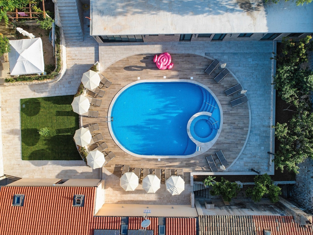ORKA APARTMENTS 33/75