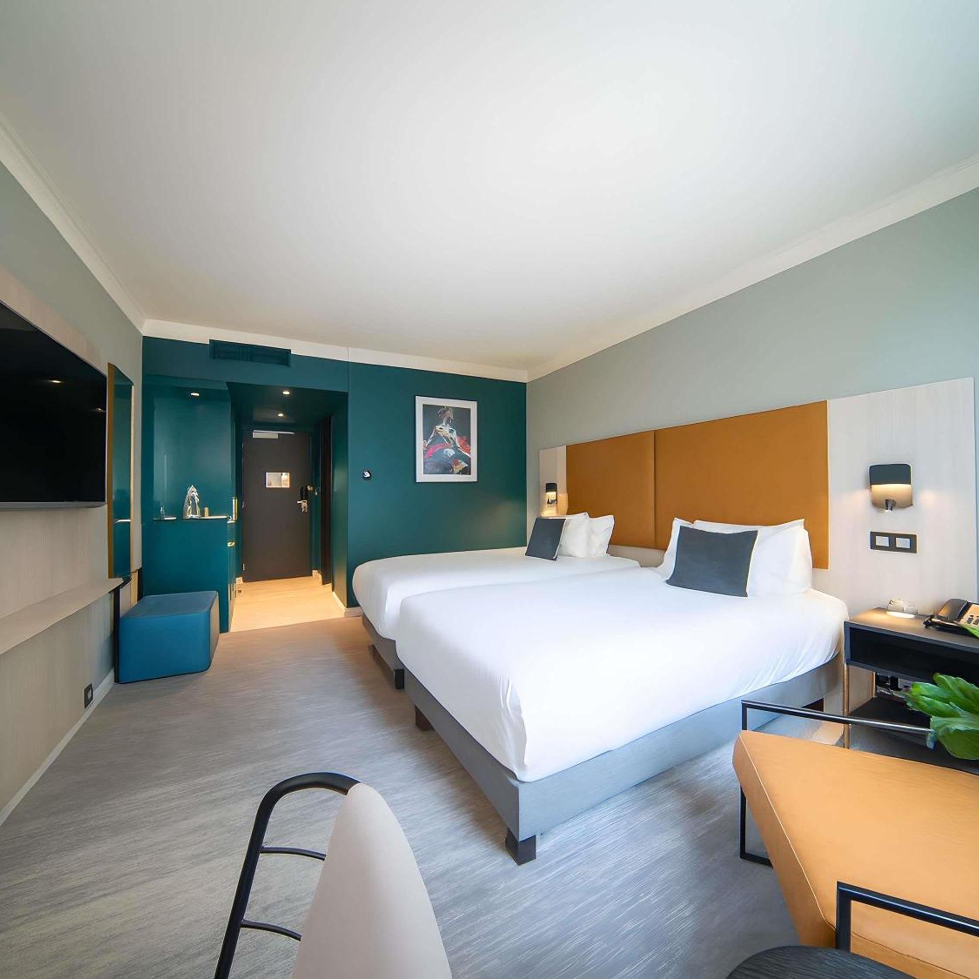 Superior, Single Bed, City Side
