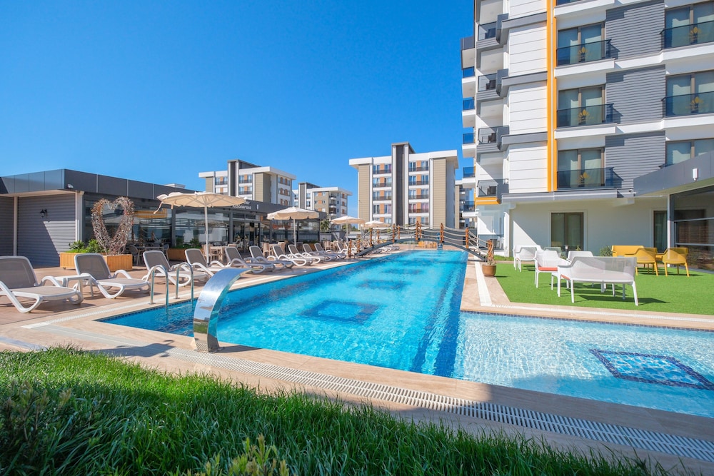 Elysium Deluxe Suites 43/50