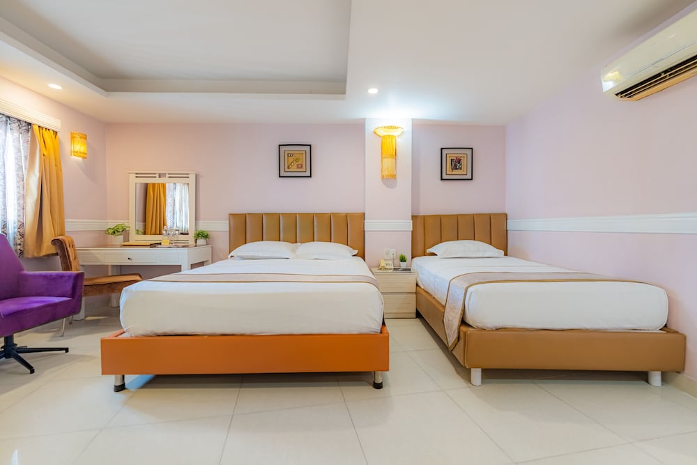 1 Bedroom, Tower, Superior, Triple, 1 Queen and 1 Single Bed
