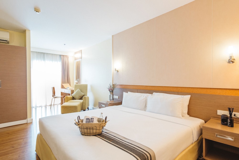 Clef Hotel 10/50