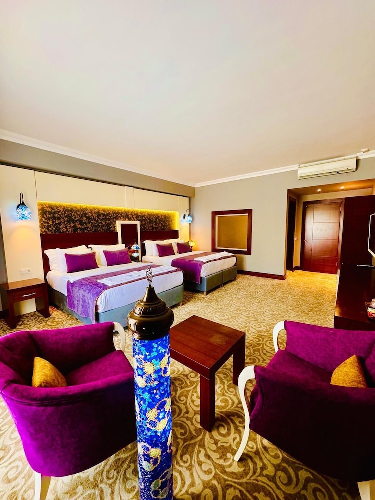 White Heaven Hotel 21/40