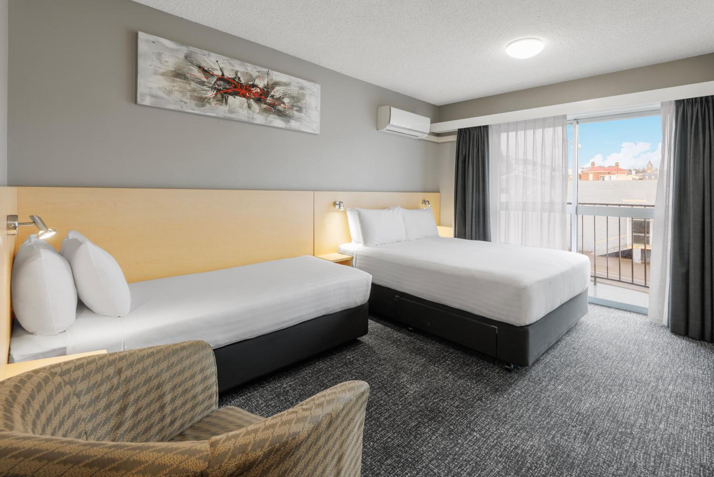 Room, Queen Bed, Accessible