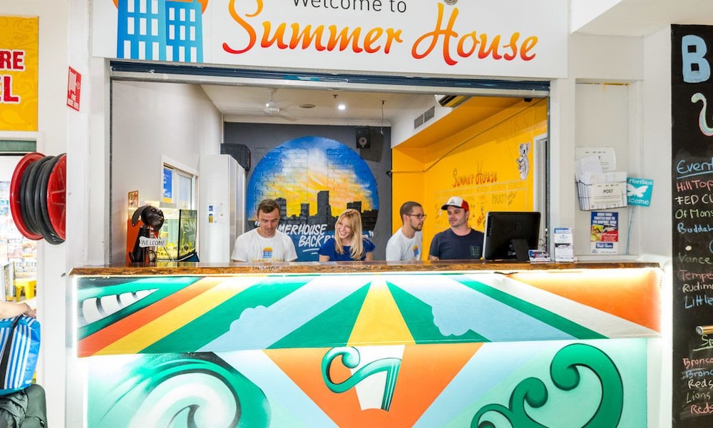Summer House Brisbane Hostel 34/36