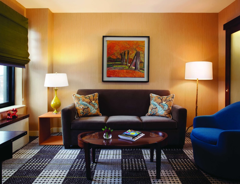 Lincoln Hotel 48/74
