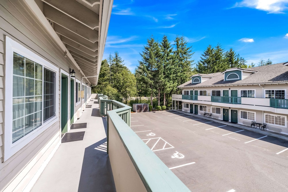 Quality Inn & Suites Bainbridge Island 3/62