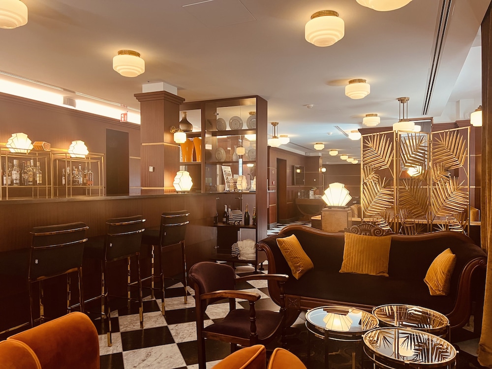 Gatsby Hotel 31/50